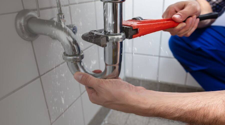 Expert burst pipe repair services in Mapleton, KS